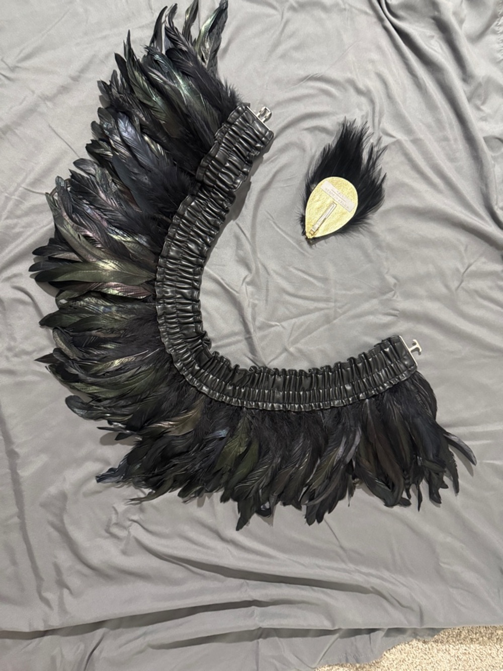 Black Feather Waist Belt with Iridescent Sheen - Designer-Inspired